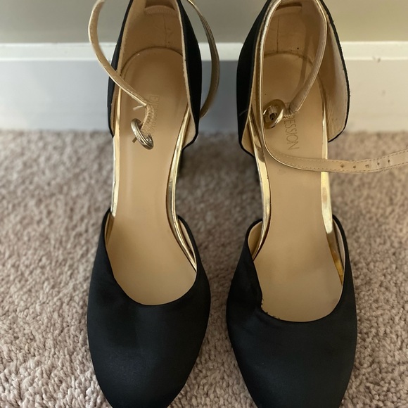 Black and gold - Picture 2 of 7